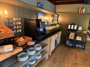 Free daily buffet breakfast - Hotel Restaurant 't Ronde Loegh (Winschoten)