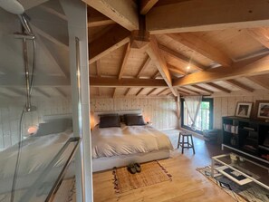 4 slaapkamers, een strijkplank/strijkijzer, gratis wifi, beddengoed