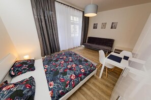 1 habitación, tabla de planchar con plancha, wifi y ropa de cama 