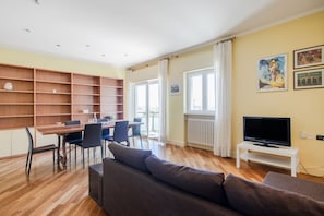 TV - Al Castello Apartment (Matera)