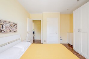 2 chambres, fer et planche à repasser, draps fournis