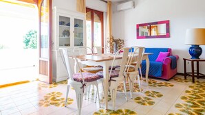 Dining - Portosalvo Apartment with Balconies near the Beach (Marina di Modica)