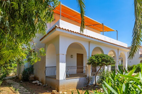Exterior - Portosalvo Apartment with Balconies near the Beach (Marina di Modica)