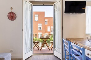 Interior - GuestHost - Modern Sea View Apartment with Balcony (Livorno)