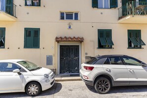 Exterior - GuestHost - Modern Sea View Apartment with Balcony (Livorno)