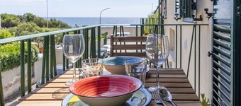 GuestHost - Modern Sea View Apartment with Balcony