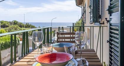 GuestHost - Modern Sea View Apartment with Balcony