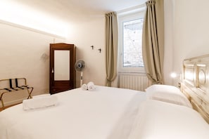 2 chambres, fer et planche à repasser, Wi-Fi, draps fournis