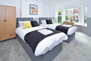 5 Schlafzimmer, Bügeleisen/Bügelbrett, kostenloses WLAN