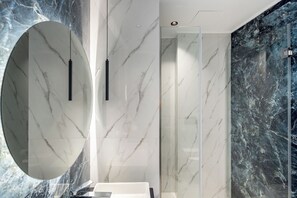 Suite Deluxe, balcon, vue ville | Salle de bain