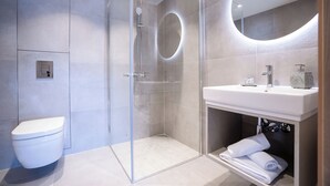 Kamar Double Klasik, pemandangan gunung | Kamar mandi