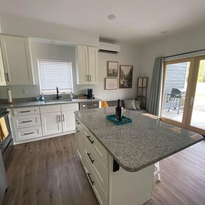 Apartment | 1 bedroom - Creek 15 min to Purgatory Garage Parking (Durango)