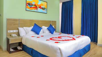 Junior Apartment, City View | Hypo-allergenic bedding, individually furnished, desk, laptop workspace