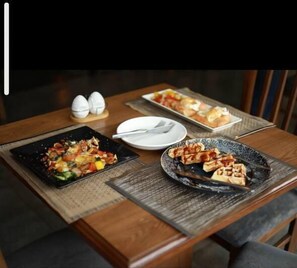 Free daily continental breakfast