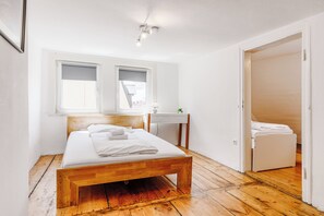 4 bedrooms, travel crib, free WiFi, bed sheets