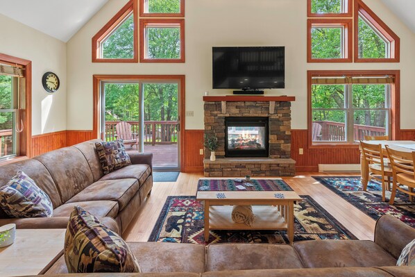 Smart TV, fireplace, ping pong