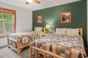 6 habitaciones, tabla de planchar con plancha y cuna de viaje 