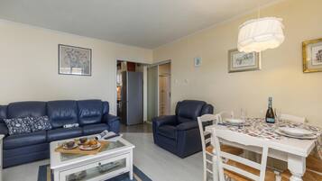 Standard Apartment, 2 Bedrooms, Balcony (Seaview City Apartment Frida) | Interior