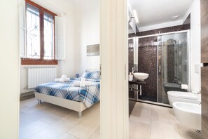 Shower, hair dryer, bidet, towels