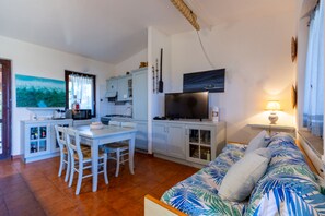 TV - Comfortable villa with large garden by the sea in Costa Rei (Muravera Costa Rei)