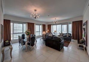 Smart TV, caminetto, lettore DVD