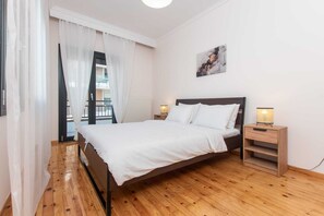 2 slaapkamers, een strijkplank/strijkijzer, reisbedje, gratis wifi