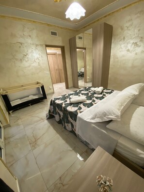 2 quartos, ferros/tábuas de passar roupa, Wi-Fi, roupa de cama