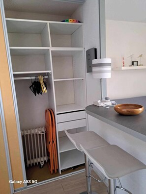 Interior - Lovely studio cabin in the port of Gruissan  (Gruissan)