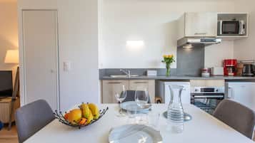 Refrigerador, microondas, horno y lavavajillas