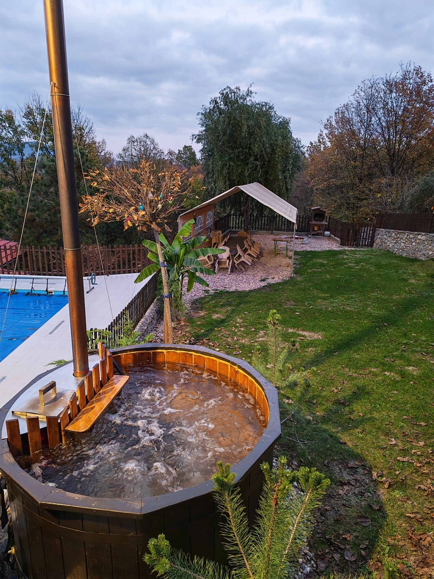 Alberca al aire libre y alberca climatizada