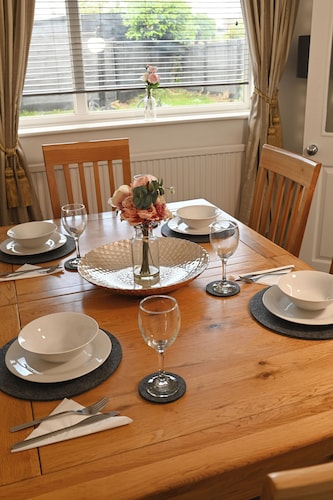 3 Bedroom House in Sandbach 
10 mins walk from town centre
That's Amore House 