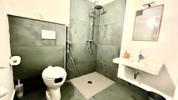 Haartrockner, Handtücher, Toilettenpapier