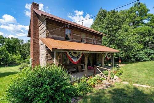Vintage 1850's Log Cabin Glamping