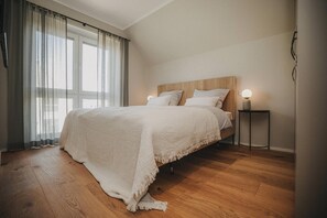 3 makuuhuonetta, vauvan matkasänky, internet