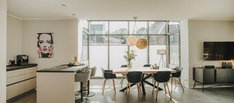 Hello and welcome to Haus Stella!