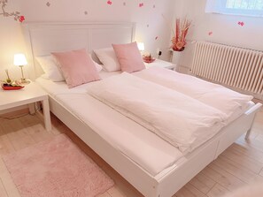 2 Schlafzimmer, Schreibtisch, Reisekinderbett, kostenloses WLAN
