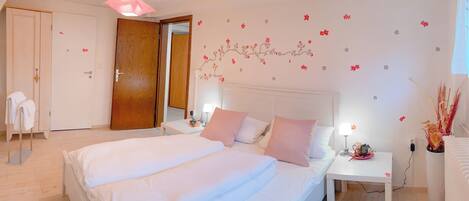 2 bedrooms, desk, travel cot, free WiFi