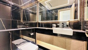 Bathroom - OYO 1290 Home Fully Furnished 1bed Apartment @JVC (Dubai)