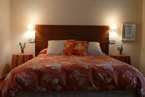 Standard-dobbeltværelse - 1 soveværelse - bjergudsigt | Premium-sengetøj, dundyner, senge med topmadrasser, skrivebord