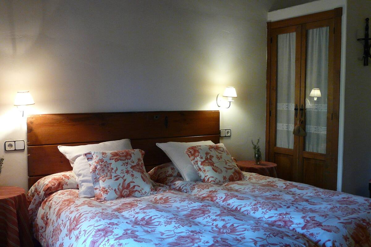Standard Double Room, 1 Bedroom, Mountain View | Premium bedding, down duvets, pillow-top beds, desk