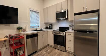 New & Modern / In town / 6 min to Ski hill