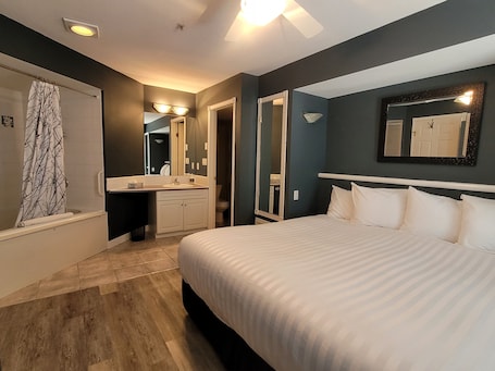 2 bedrooms, free WiFi, bed sheets. Ground floor / Mountain View / 2 King beds