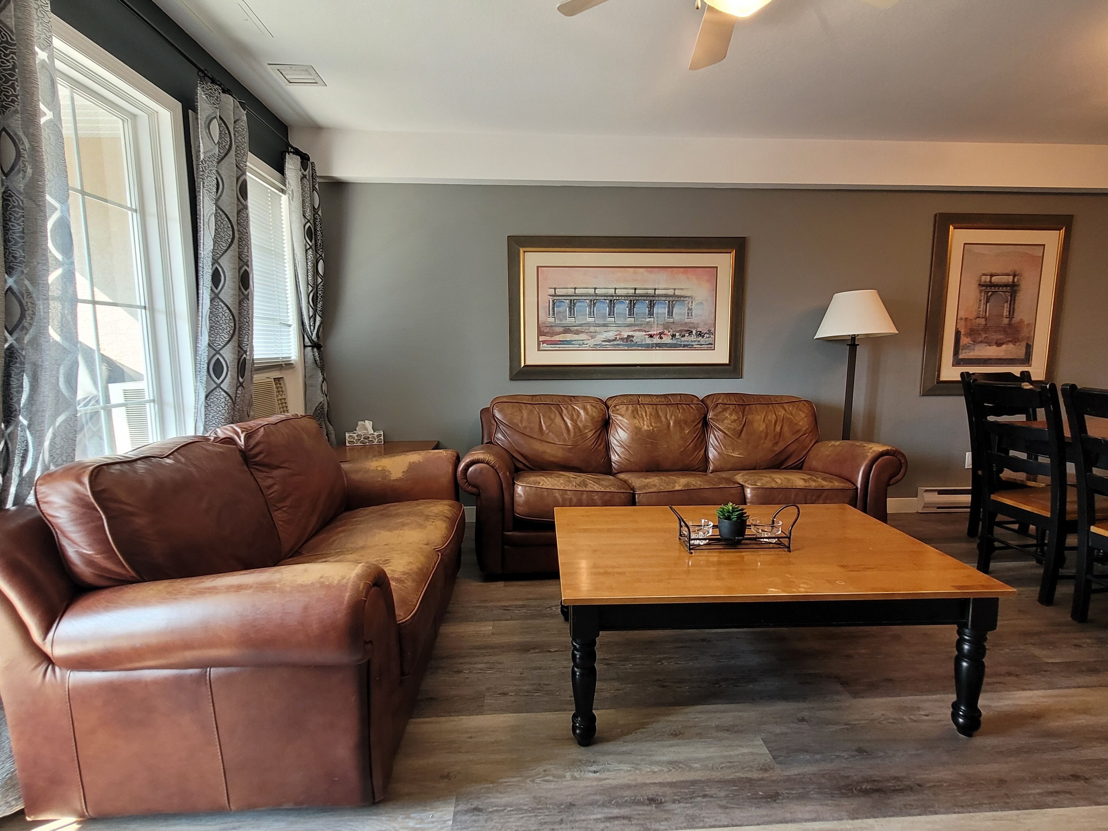 Televisión y chimenea 