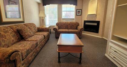 Mountain View Condo with Sofabed and Aircon