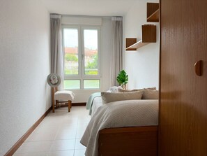 2 Schlafzimmer, Bügeleisen/Bügelbrett, Bettwäsche