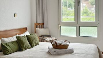 2 Schlafzimmer, Bügeleisen/Bügelbrett, Bettwäsche
