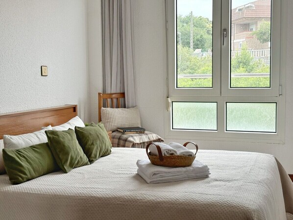 2 Schlafzimmer, Bügeleisen/Bügelbrett, Bettwäsche