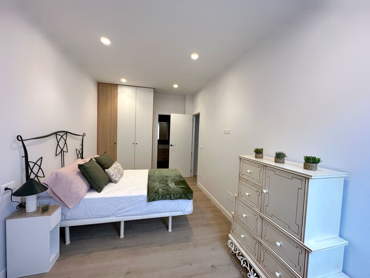 2 bedrooms, iron/ironing board, bed sheets