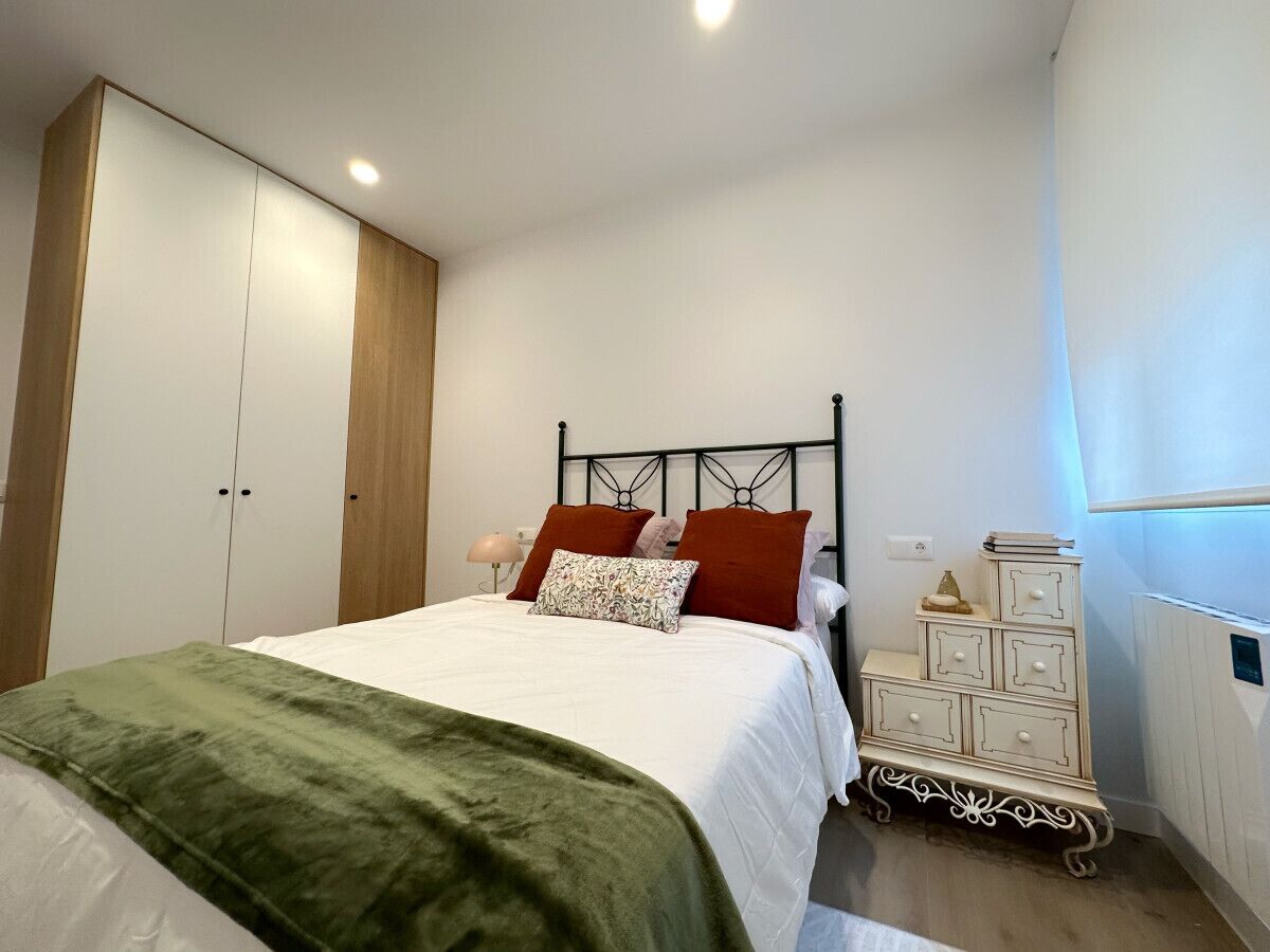 2 bedrooms, iron/ironing board, bed sheets