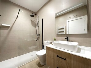 Sèche-cheveux, serviettes fournies